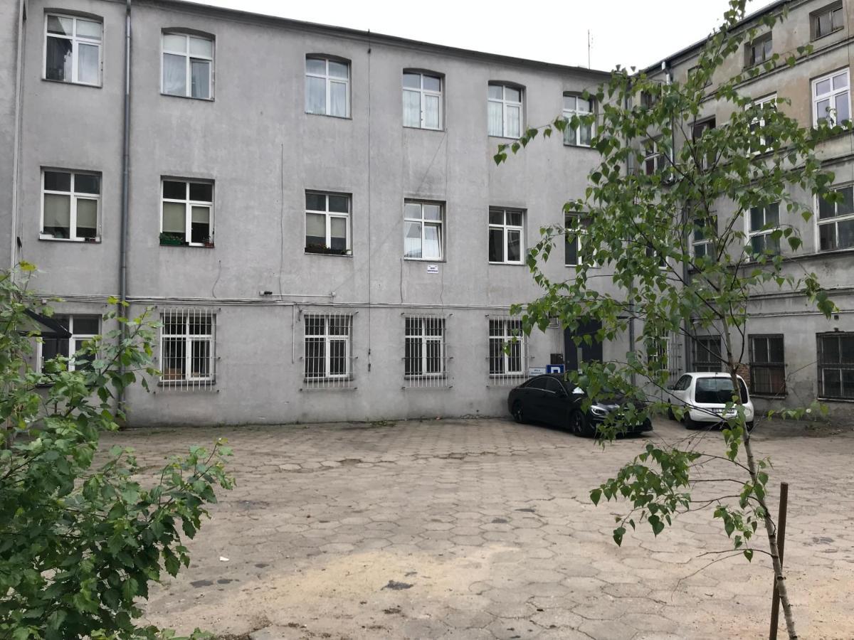 Studio Red And White Apartment Lodź Bagian luar foto