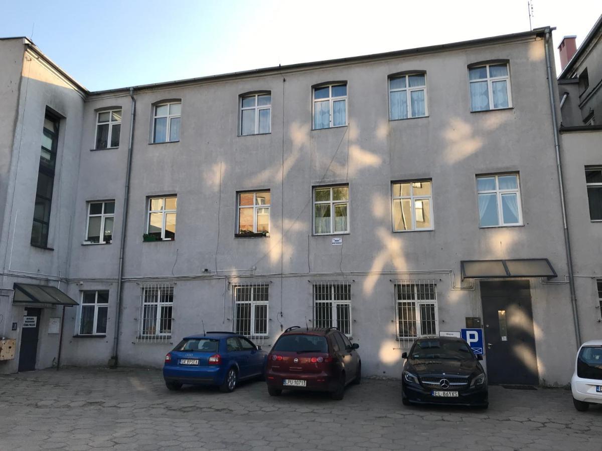 Studio Red And White Apartment Lodź Bagian luar foto