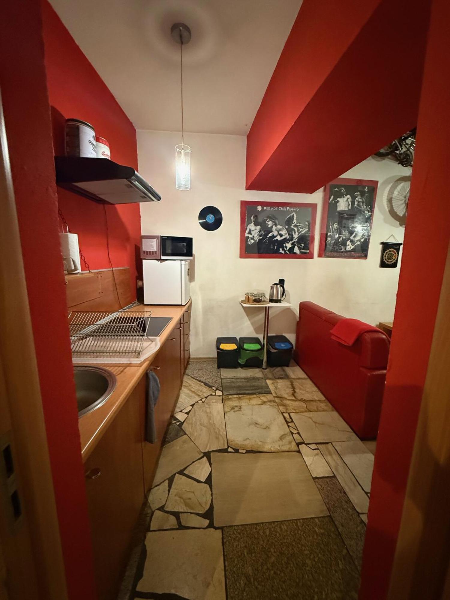Studio Red And White Apartment Lodź Bagian luar foto