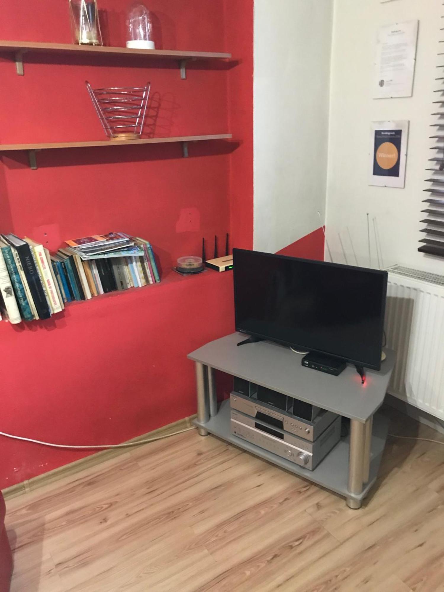 Studio Red And White Apartment Lodź Bagian luar foto