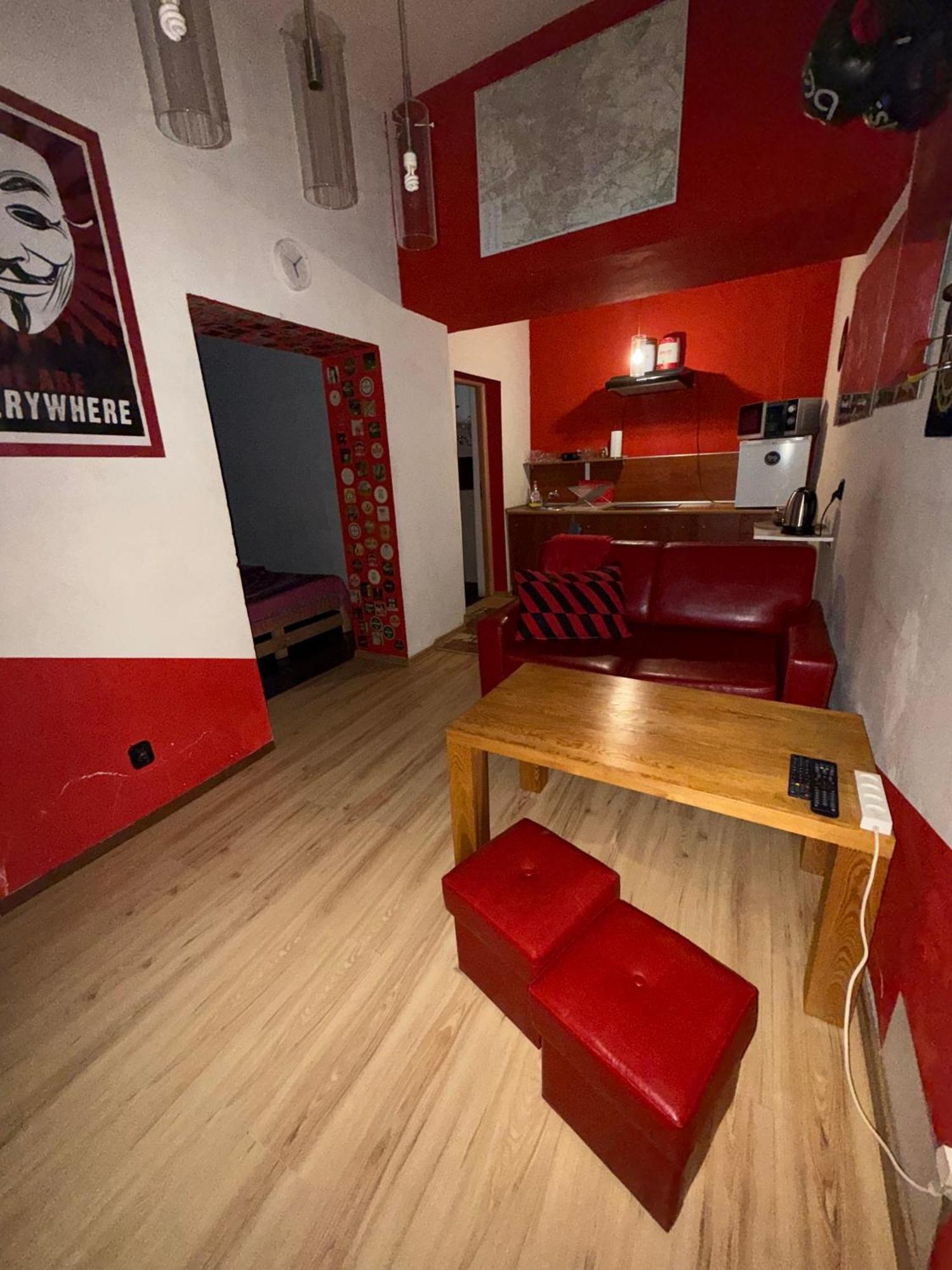 Studio Red And White Apartment Lodź Bagian luar foto