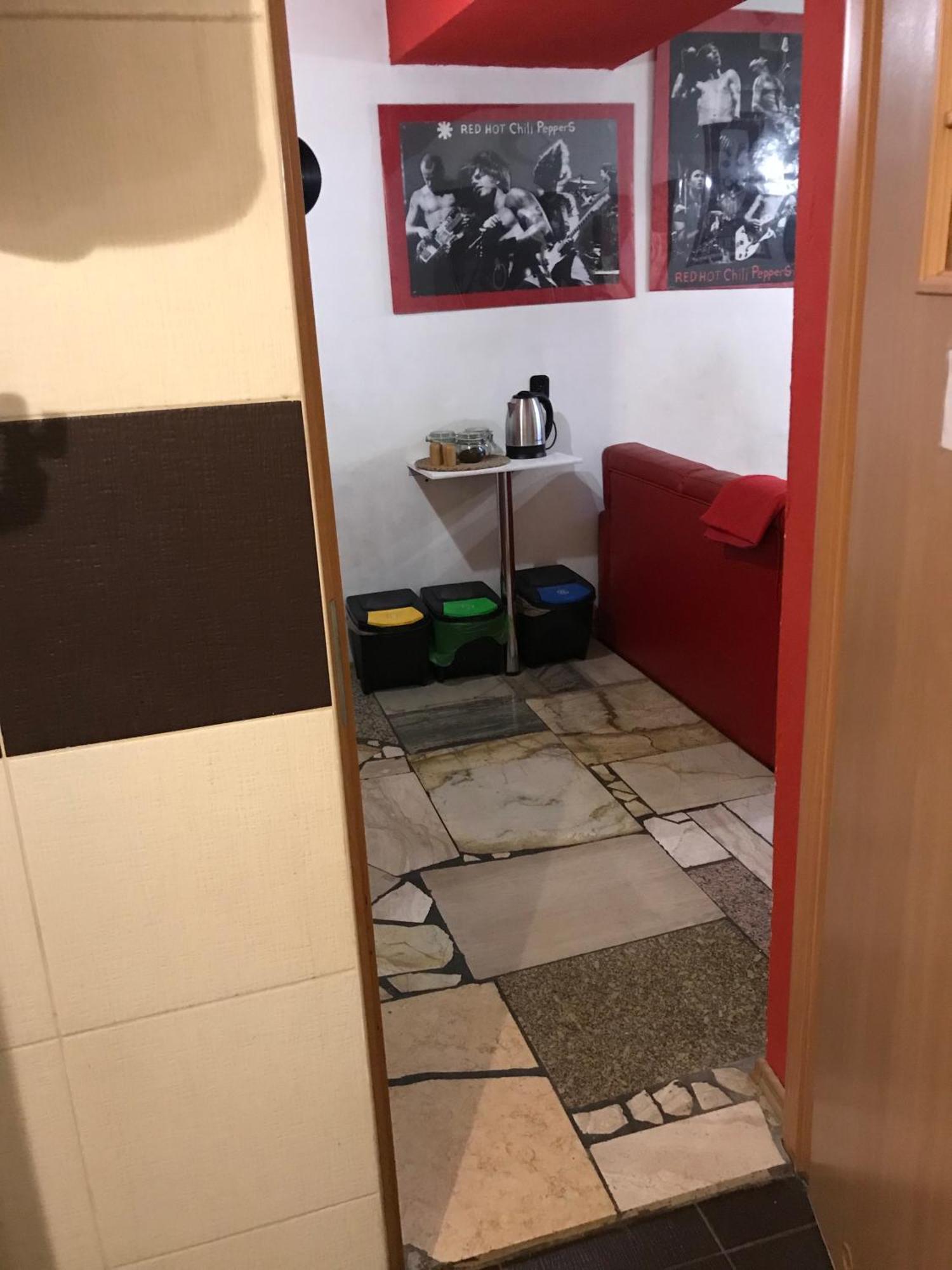 Studio Red And White Apartment Lodź Bagian luar foto
