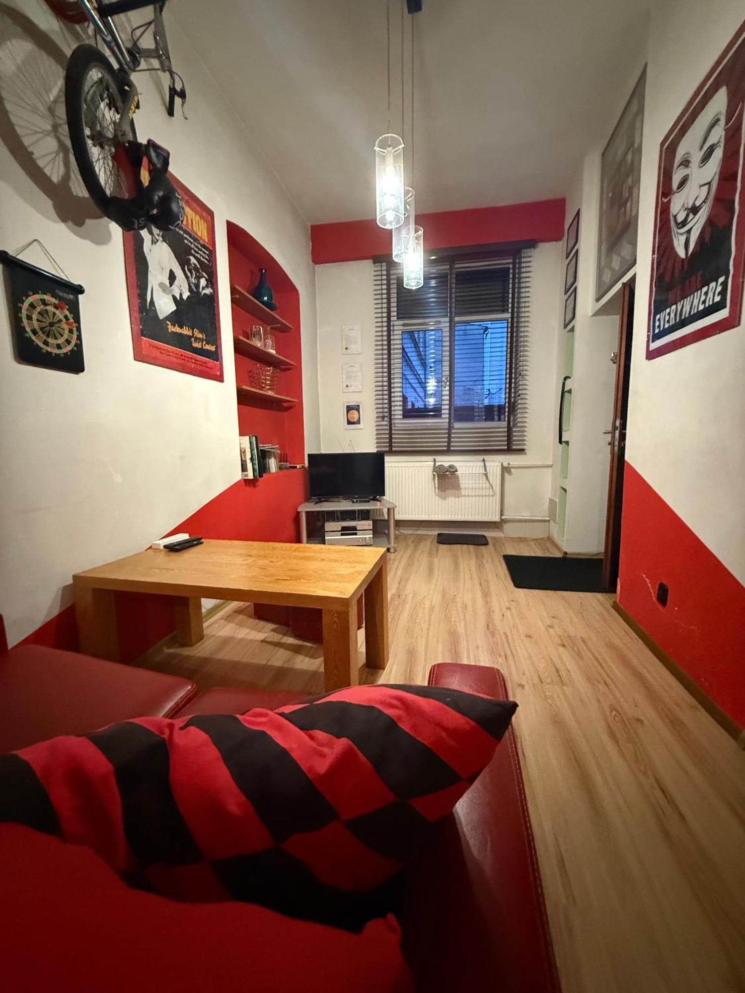 Studio Red And White Apartment Lodź Bagian luar foto